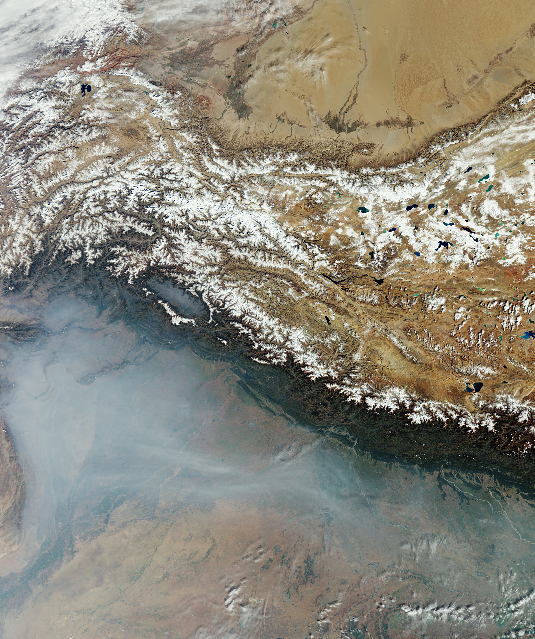 ESA - Immagine della settimana:  Un velo di foschia e fumo  (26 febbraio 2024)