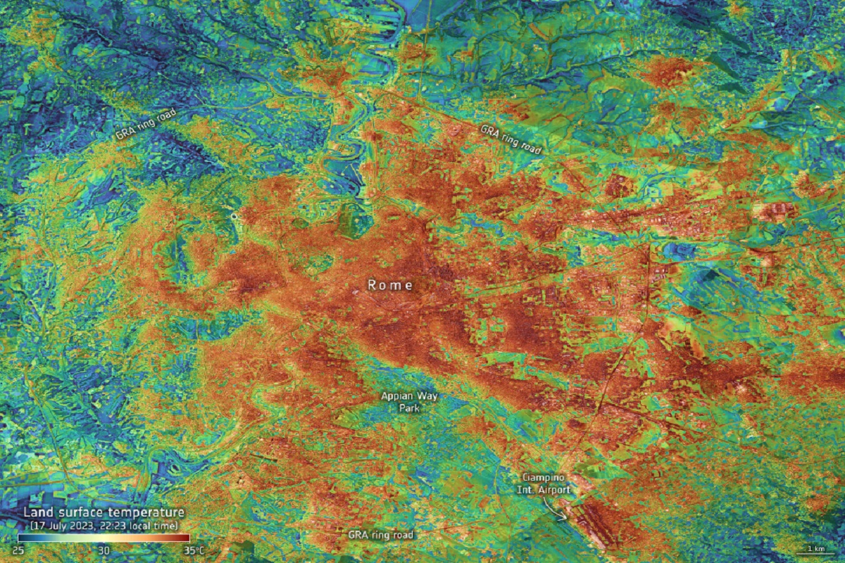 Mappa satellitare delle temperature superficiali di Roma rilevate da ECOSTRESS nel luglio 2023, con evidenza delle isole di calore urbane.